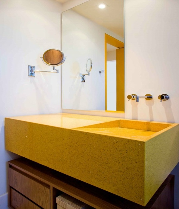 Badezimmer - gelbes Waschbecken
