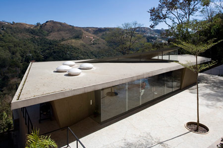 innovativer Bau - ein minimalistisches Haus in Brazilien