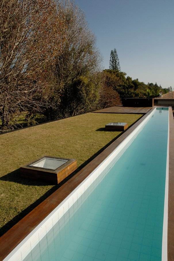 Pool am Dach vom Haus in Brasilien