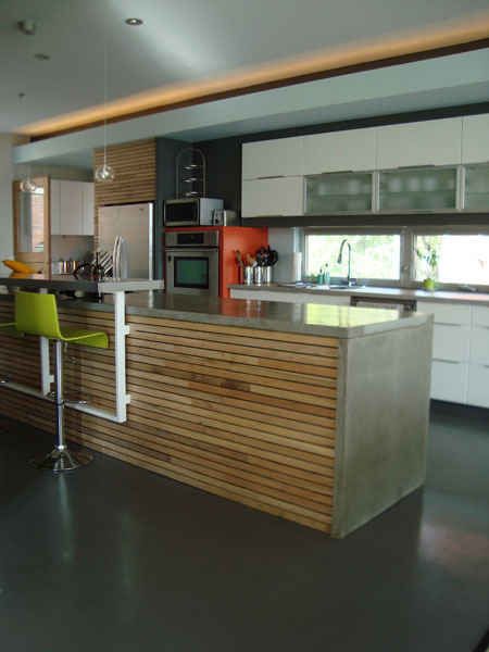 moderne gemütliche Küche  im umweltfreundlichen Haus