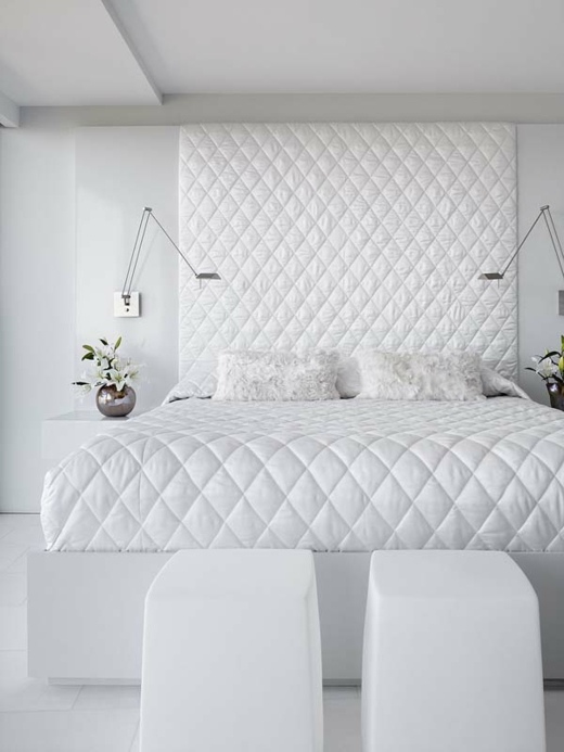elegantes Innedesign -weißes Bett