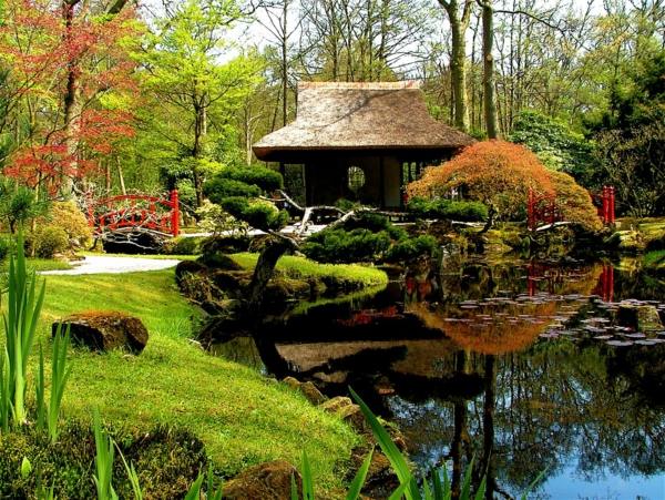 japanischen Gärten herrliches Pavillon im Zen Garten