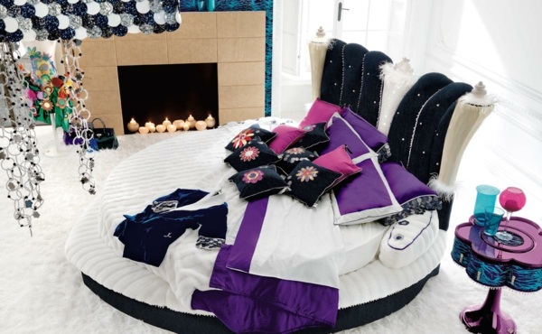 Luxus-rundes-Bett-farbige-Deko-Schlafzimmer