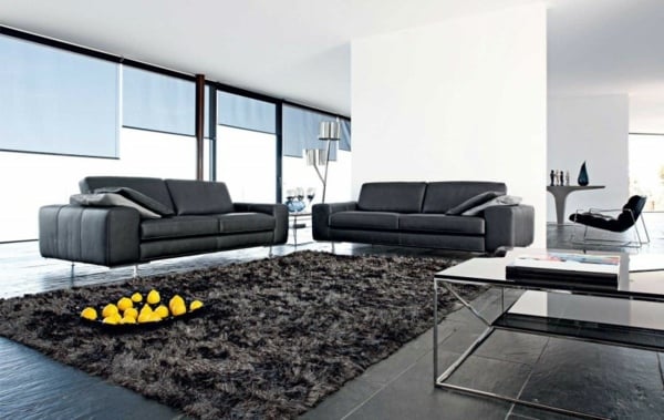 Perserteppich-schwarzes-Ledersofa-Luxuswohnzimmer