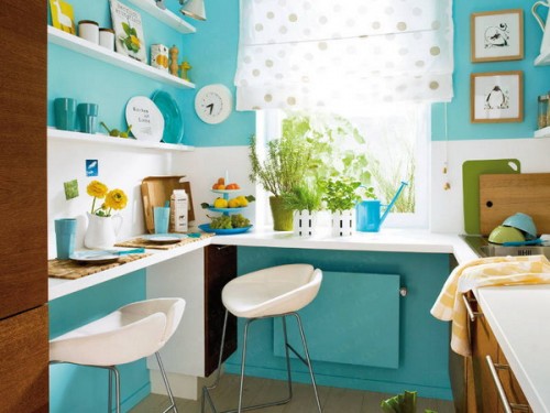 hellblaues Design für kleine Küche