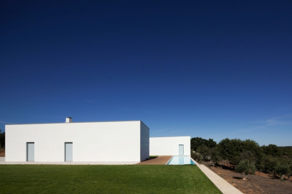 einstöckiges-modernes-Haus-Portugal