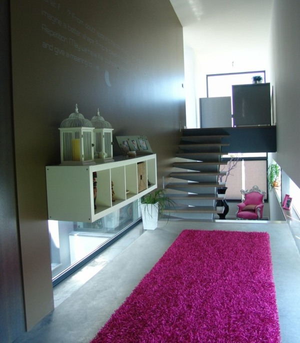 modernes Wohnzimmer- rosa Teppich