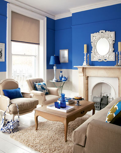 elegante-blaue-wandfarbe-wohnzimmer