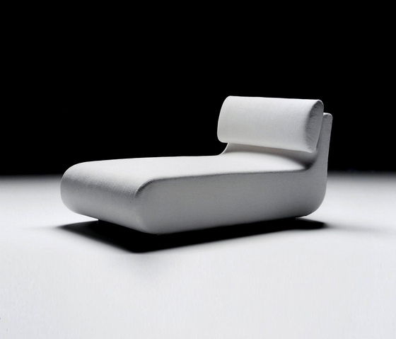 weißer eleganter Sessel