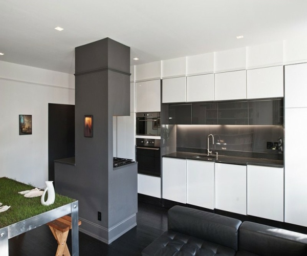 weiße Küche - moderne kleine Wohnung