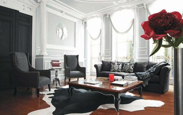 elegantes-klassisches-Wohnzimmer-schwarzes-Sofa