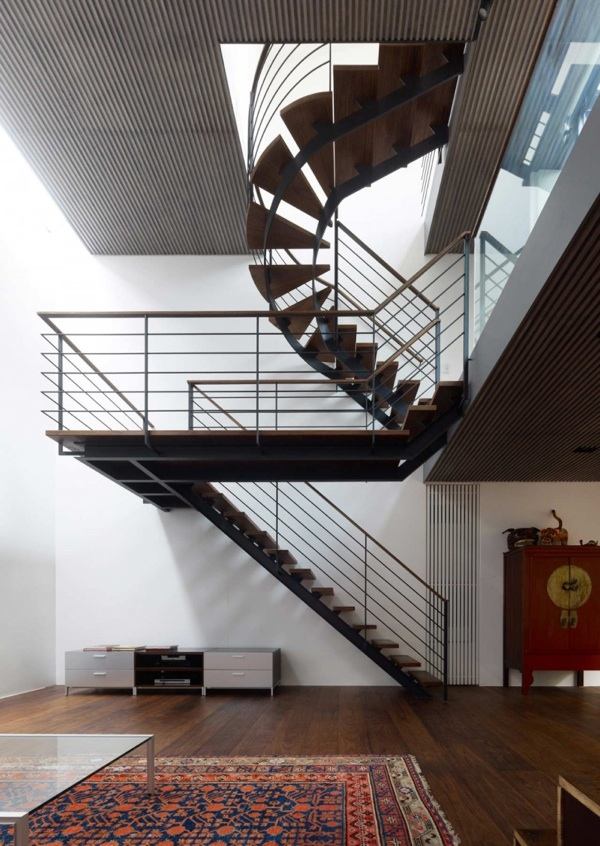 moderne Treppe im Haus in Tokyo