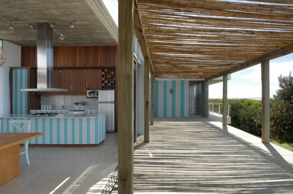 moderne Küche im Strandhaus