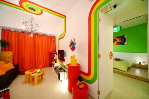 Appartement in Hong Kong -modernes Design-farbige Wand im Wohnzimmer