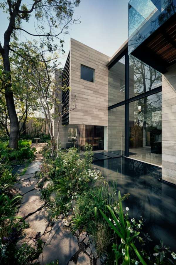 modernes Hausdesign - minimalistischer Hof