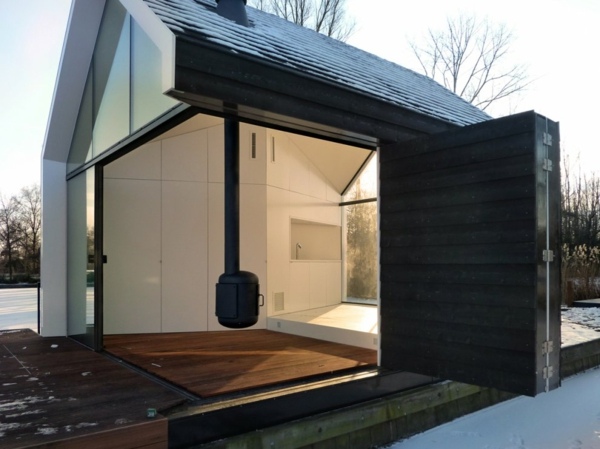 minimalistisches kleines haus - bewegliche Holzfassade