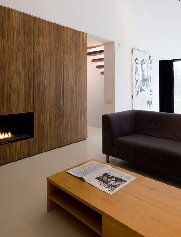 minimalistisches wohnzimmer mit moderner kamin