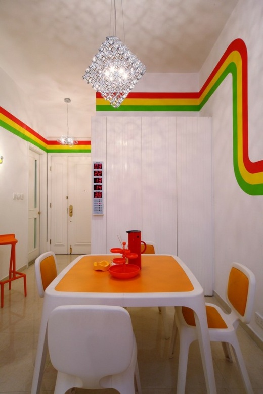 Appartement in Hong Kong -farbiger-gelber-Tisch