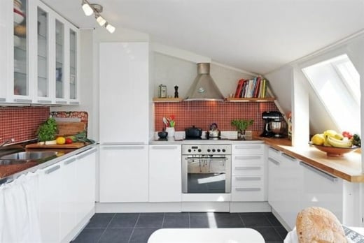 schlichte praktische Küche für kleine Wohnung
