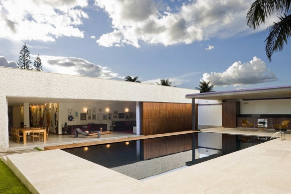minimalistisches Haus mit Pool