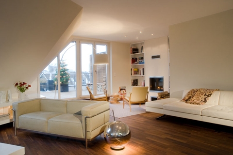 moderne Wohnung mit Holzboden