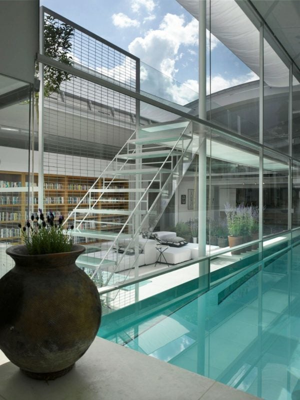 modernes-Schwimmbad-minimalistisches-Haus