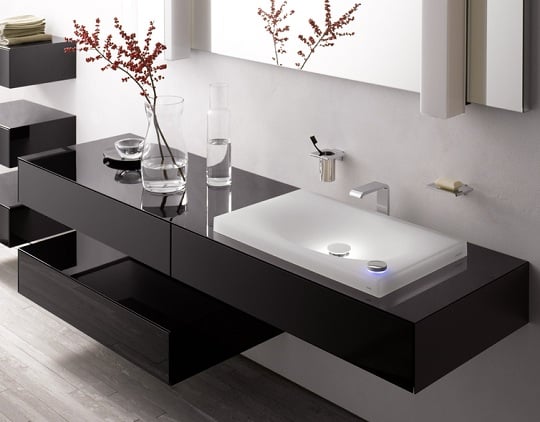 modernes-badezimmer-lichteffekte-waschbecken-TOTO