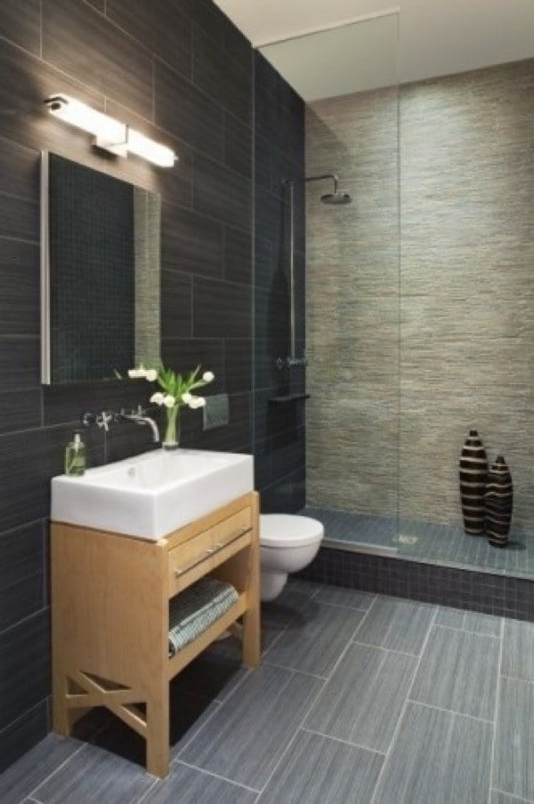 modernes-badezimmer-mit-dunklem-interieur