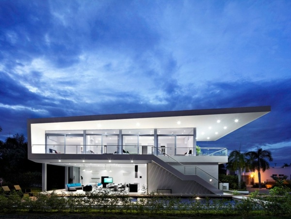modernes-minimalistisches-Haus-weiße-Fassade
