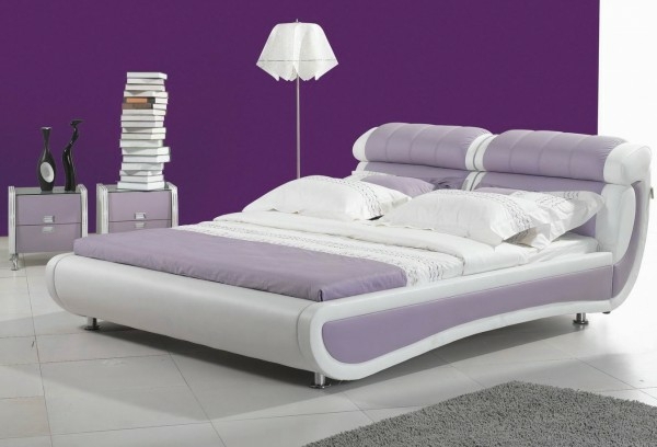 puristische-elegante-Einrichtung-Schlafzimmer-lila