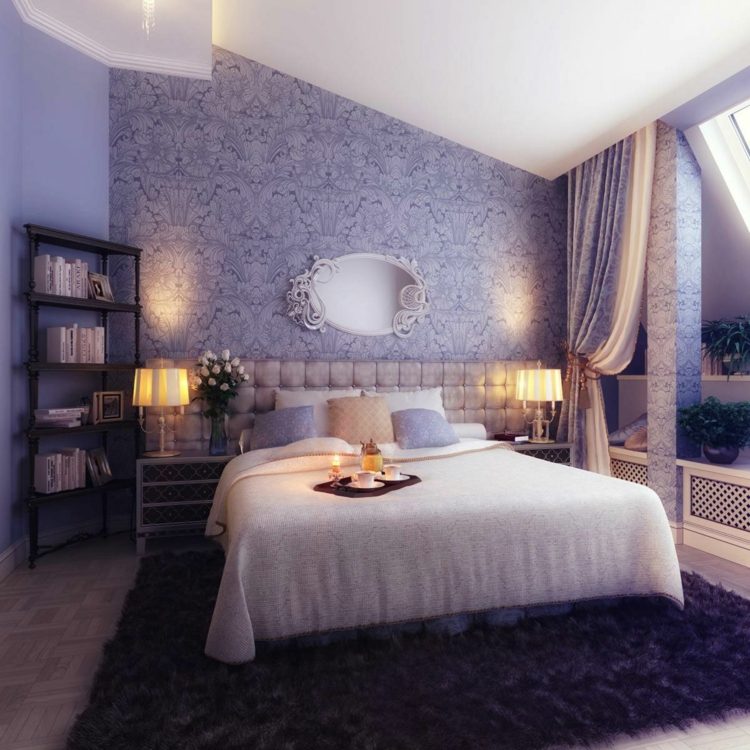 schlafzimmer in lila tapete-muster-flieder-dachschraege-vorhang