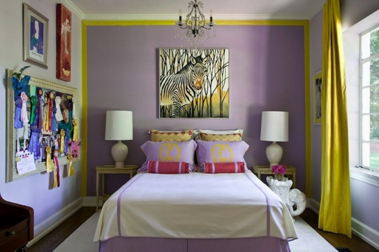 schlafzimmer-lila-gelb-akzente-deko-romantisch-bett