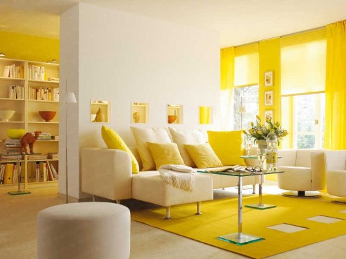 sonnige-wohnzimmer-gelbe-wandfarbe