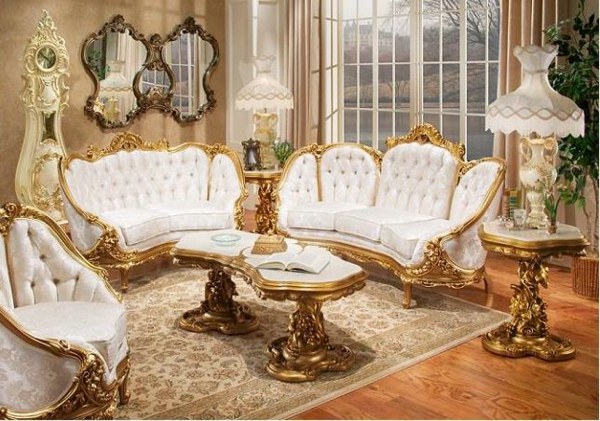 weiße-viktorianische-Stühle-Wohnzimmer