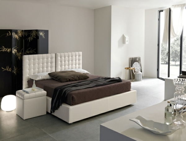 weißes-Bett-braune-Bettdecke-modernes-Design