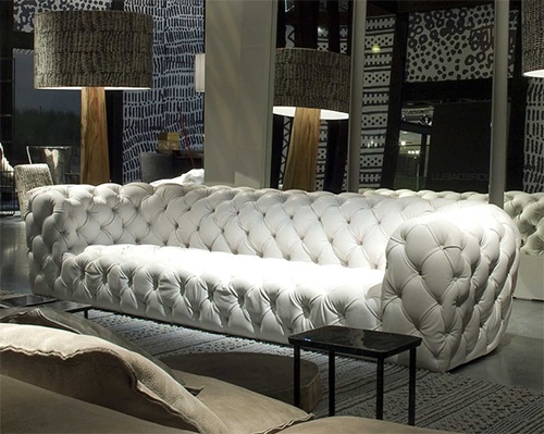 gestepptes Sofa aus weißem Leder