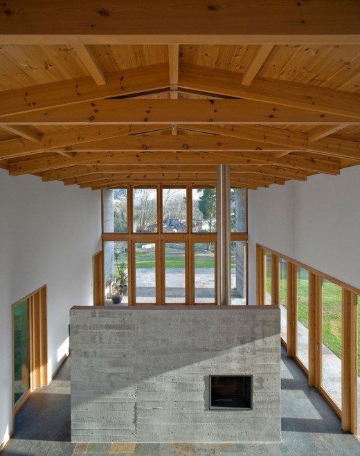 Betonhaus-Holzdecke-Innendesign