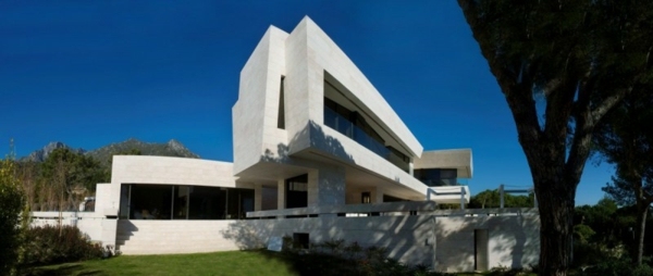 Familienhaus-Spanien-moderne-Architektur