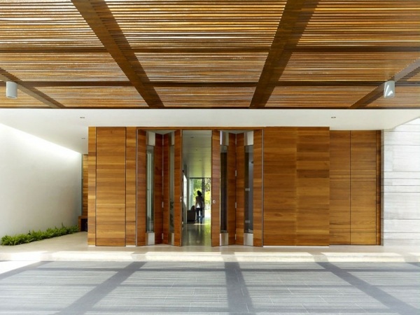 Holzfassade-moderne-Residenz-Singapur