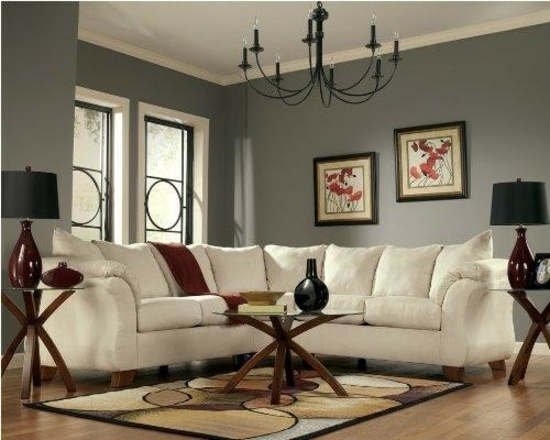 Klassisches-Wohnzimmer-weiß-Sofa