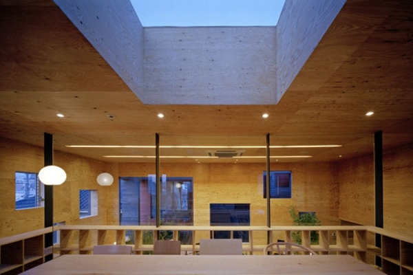 Konferenzraum-moderne-Holzmöbel