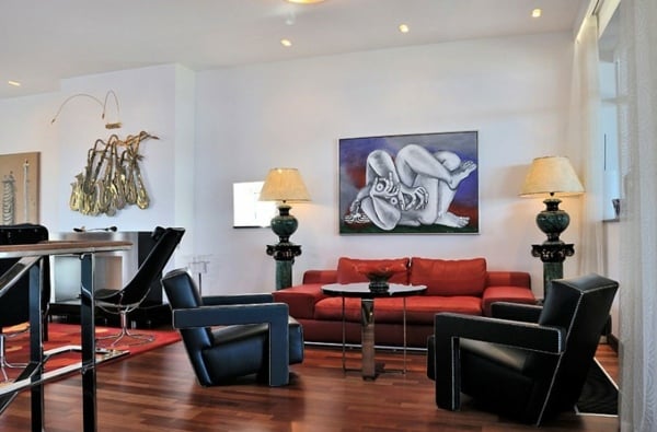 Ledersessel-Luxus-Interieur-Duplex-Wohnung