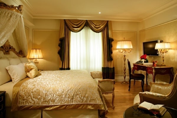 Luxus-Schlafzimmer-Himmelsbett