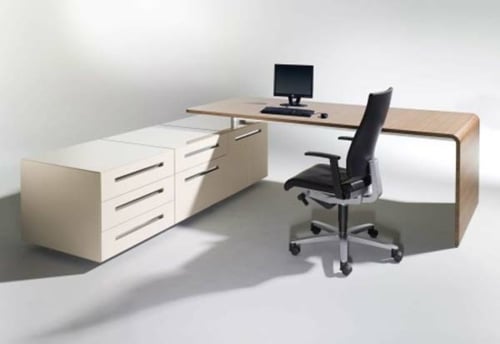 Schreibtisch-Büro-hell-kompakt