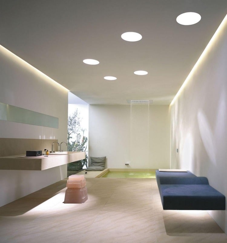 abgehängte Decke -dekoration-indirekte-beleuchtung-badezimmer-wellness-weiss-minimalistisch