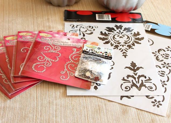 dekorative-materialien-verzierung-halloween-kürbisse