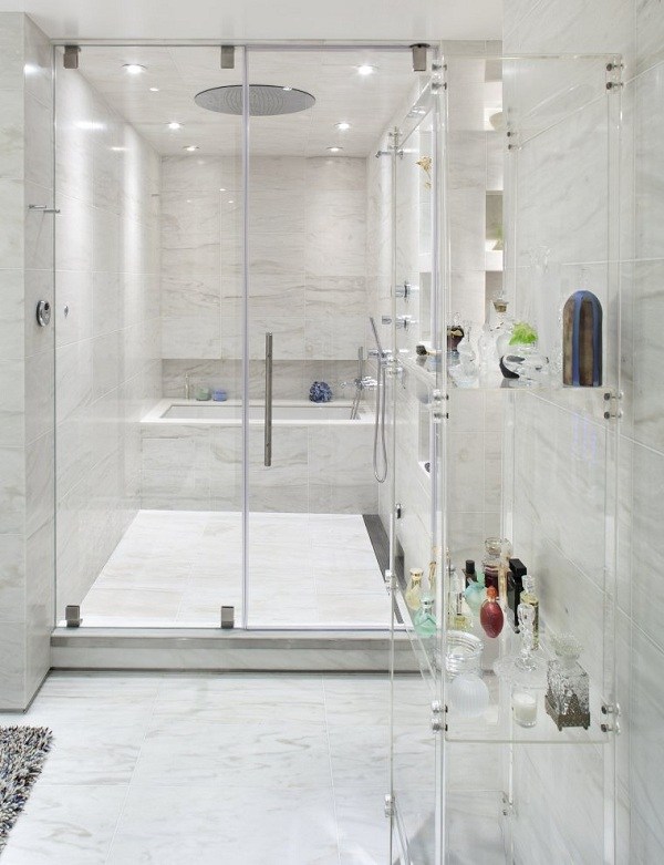 eingebauge-Dusche-Glaskabine-weißes-Badezimmer