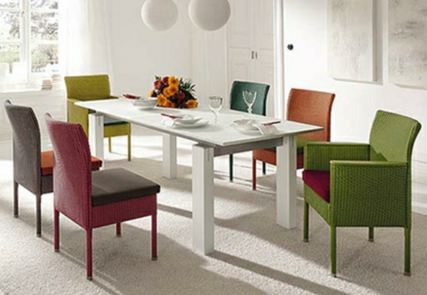farbige-Stühle-modernes-Esszimmer