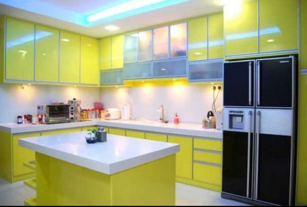 gelbe-moderne-Küche-Deckenbeleuchtung