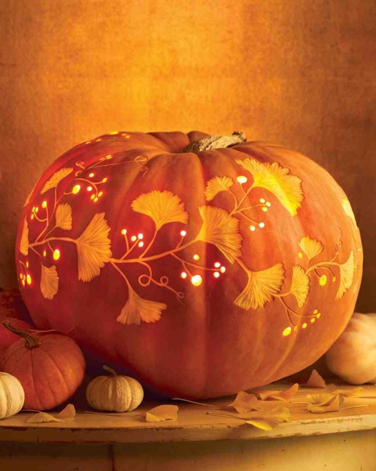 halloween-kuerbis-designs-schnitzerei-kerzenlaterne-traditionell-leuchten